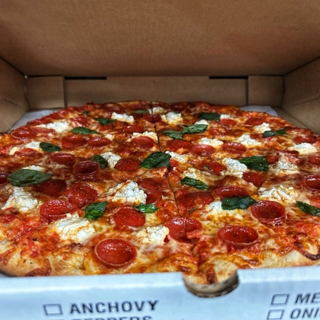SMALL Hot Honey Basil (THIN Crust).