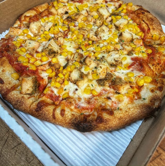 Grilled Chicken and Sweet Corn Pizza (Small 10'').