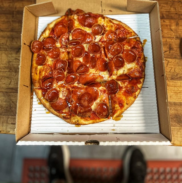 Hot Honey Chicago Tavern Pie (Small 10'').